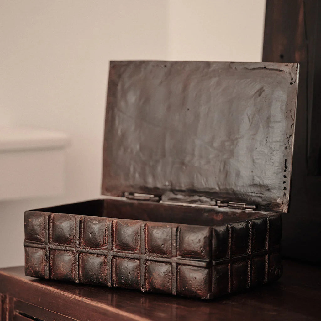 Me Cuadra Heavy Cast Iron Box of Squares
